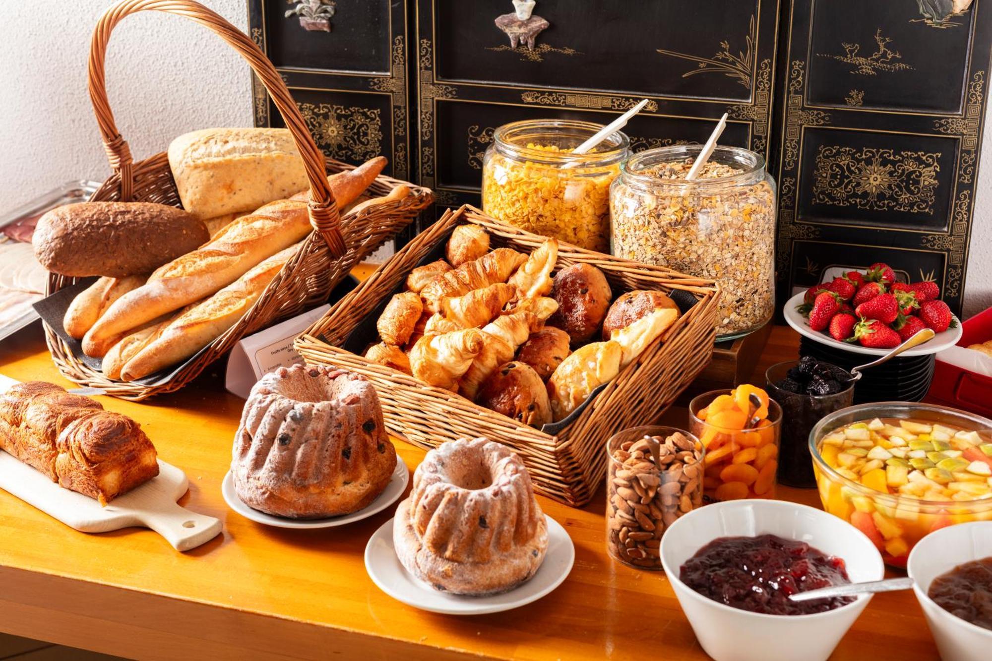 Hotel Restaurant La Vallee Noble, Proche Eguisheim Colmar Сулцмат Екстериор снимка